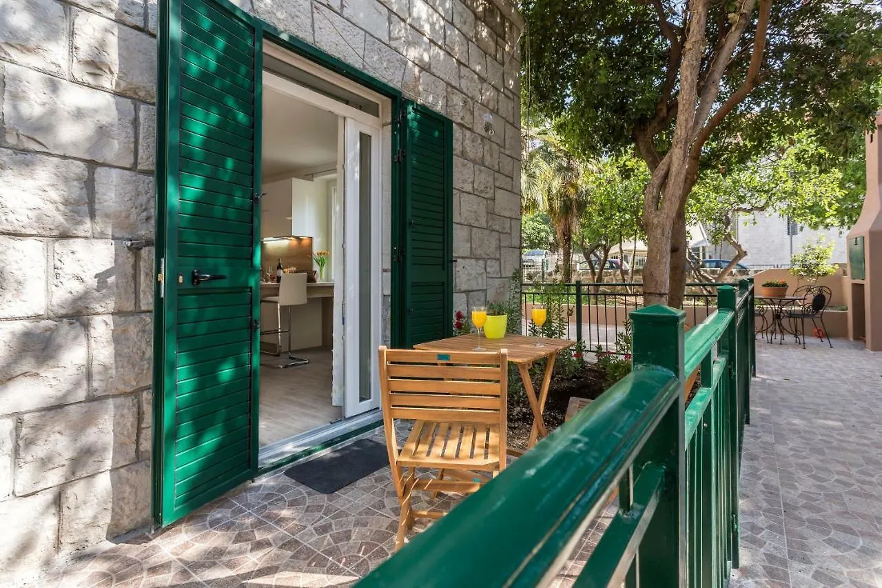 Maggy & Anna Apartment Split