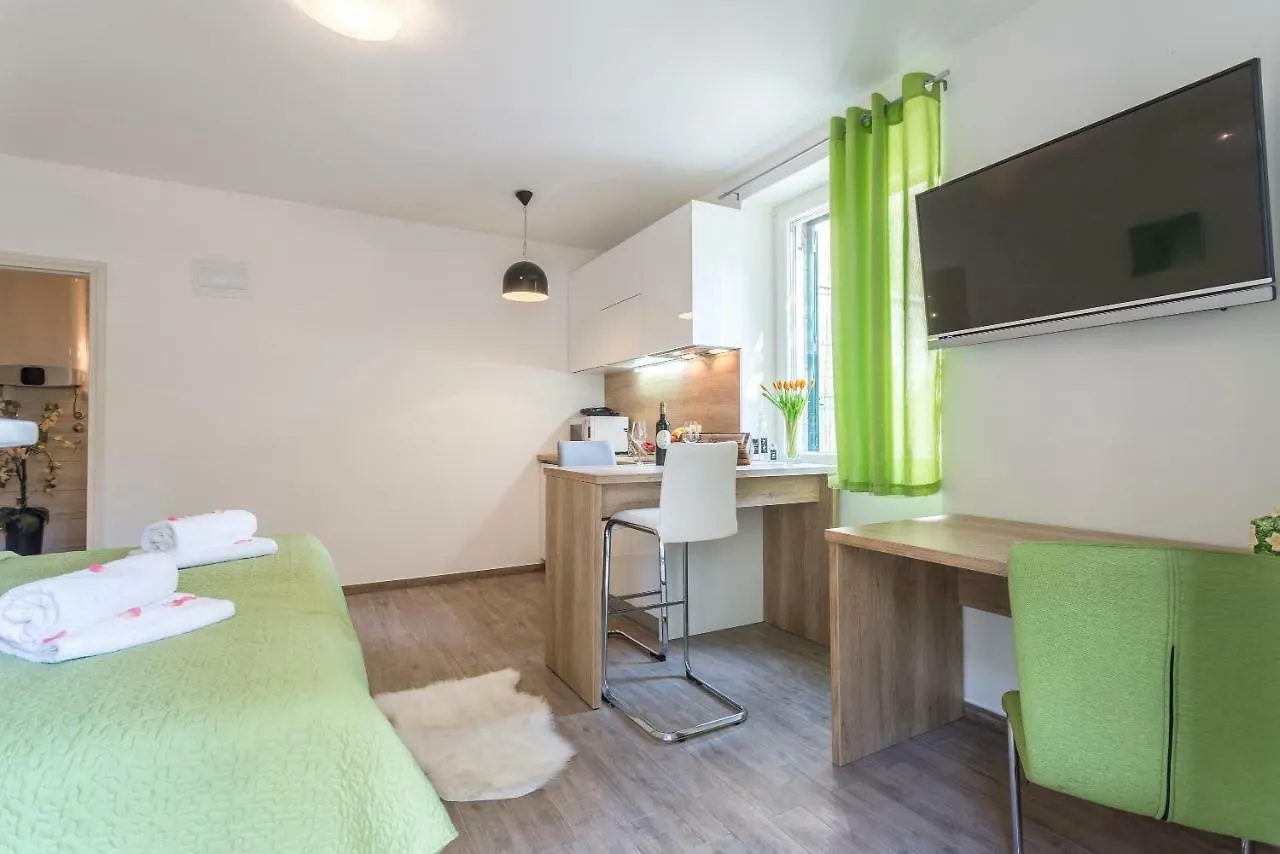 Maggy & Anna Apartment Split