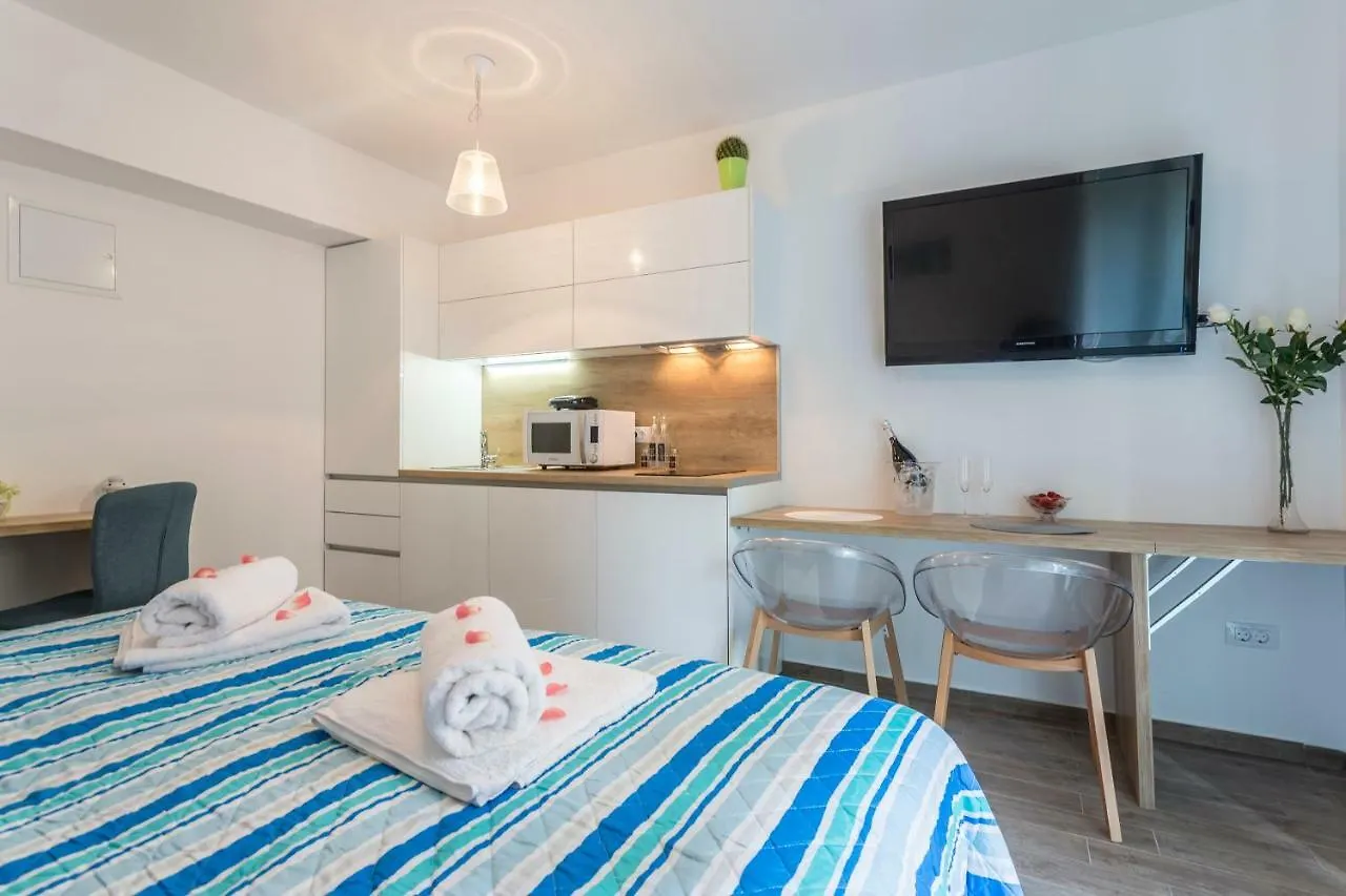 Maggy & Anna Apartment Split