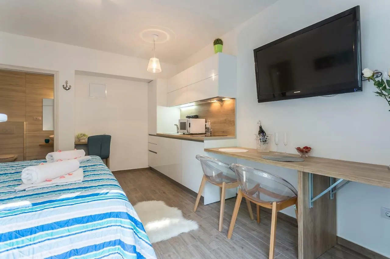 Maggy & Anna Apartment Split