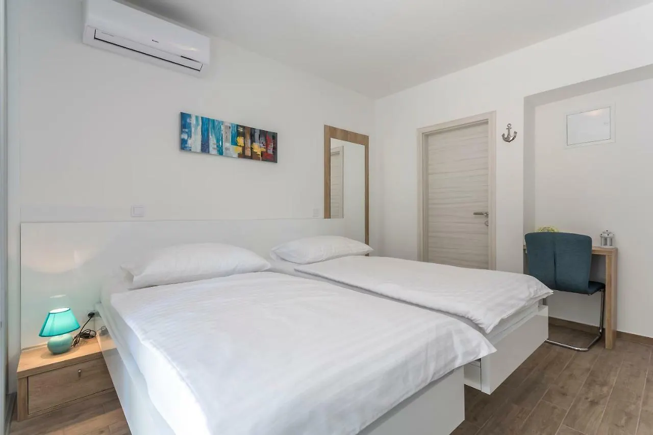 Maggy & Anna Apartment Split
