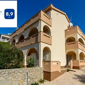 apartments-esad-kornic.primorje-gorskikotar.com/